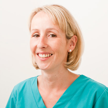 Анья Ципа, Ассистент хирургии