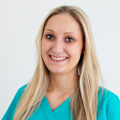 Леа Хаффнер, Обучающаяся