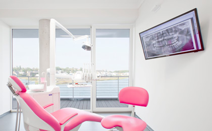 Стоматологические услуги стоматологической клиники на озере Феникс, Дортмунд: Повышение квалификации для врачей-стоматологов